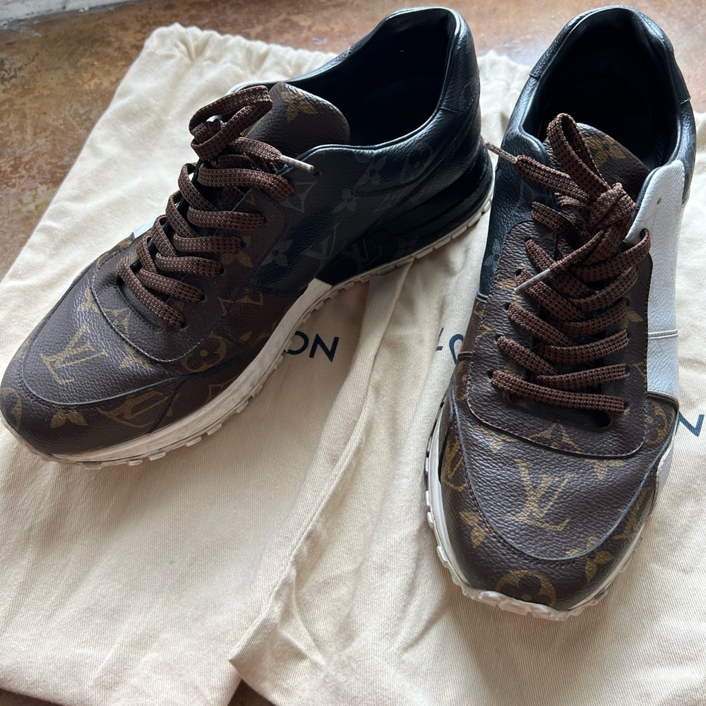 Authentic Louis Vuitton Run Away Men’s Sneaker. Size 7